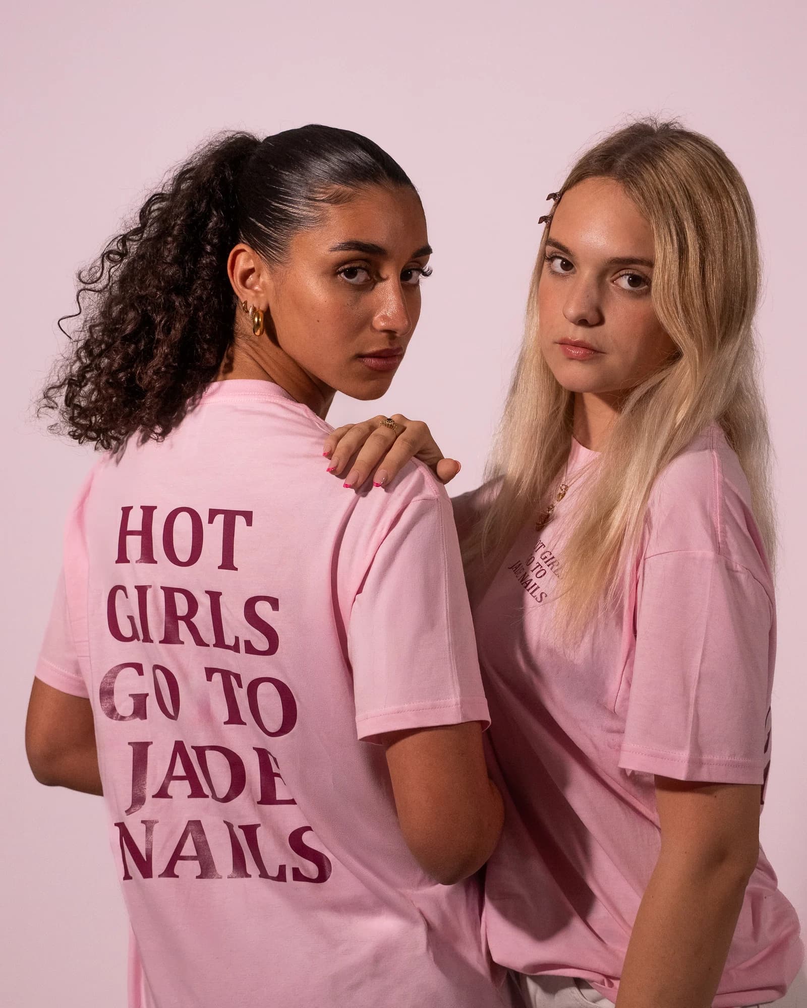 T-shirt rose de la collection Jade Nails